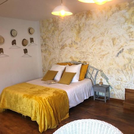 Grande Chambre Familiale Jaune Tout Bonnement Bien Putot-en-Auge Zewnętrze zdjęcie