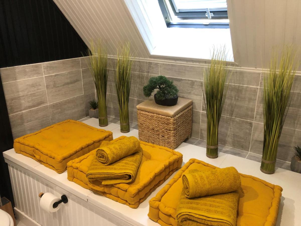 Grande Chambre Familiale Jaune Tout Bonnement Bien Putot-en-Auge Zewnętrze zdjęcie