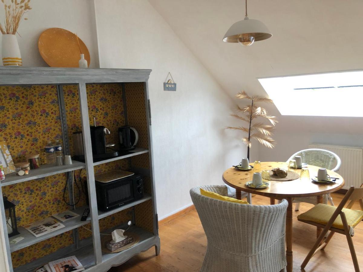 Grande Chambre Familiale Jaune Tout Bonnement Bien Putot-en-Auge Zewnętrze zdjęcie