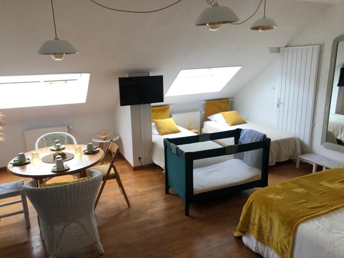 Grande Chambre Familiale Jaune Tout Bonnement Bien Putot-en-Auge Zewnętrze zdjęcie